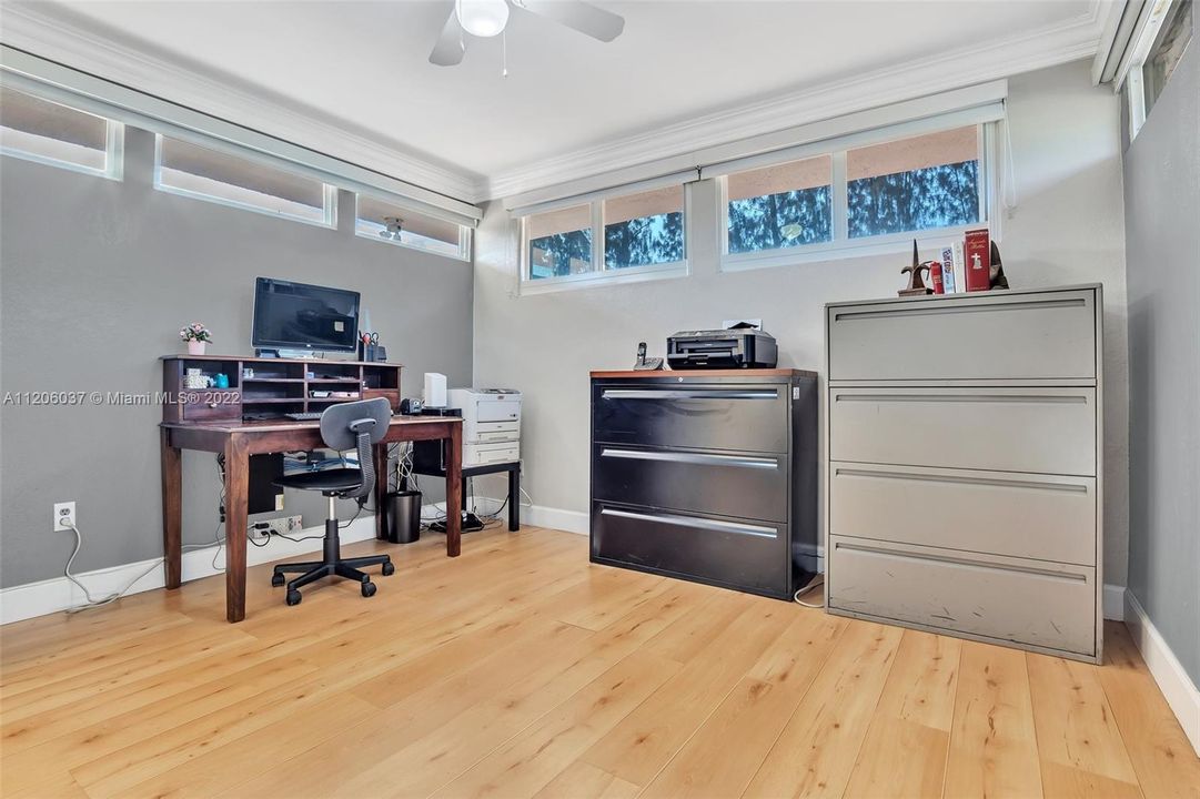 最近售出: $1,695,000 (5 贝兹, 4 浴室, 0 平方英尺)