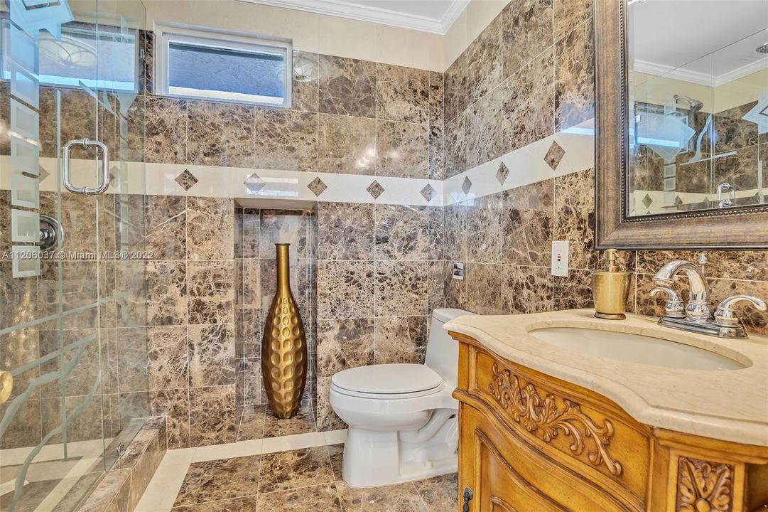 最近售出: $1,695,000 (5 贝兹, 4 浴室, 0 平方英尺)