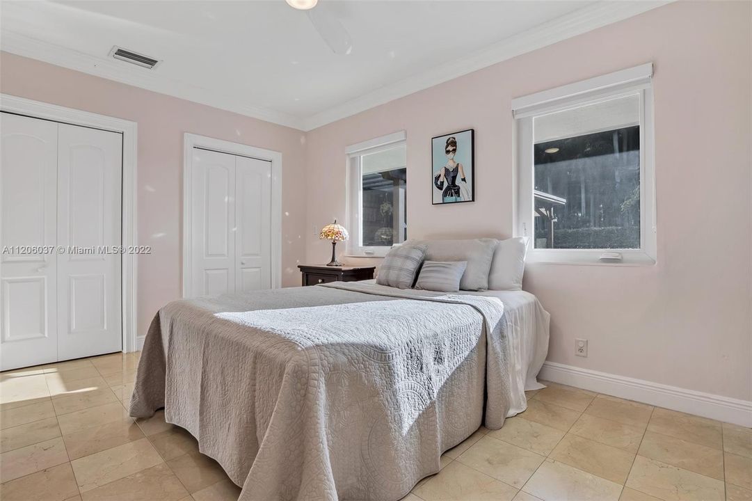 最近售出: $1,695,000 (5 贝兹, 4 浴室, 0 平方英尺)