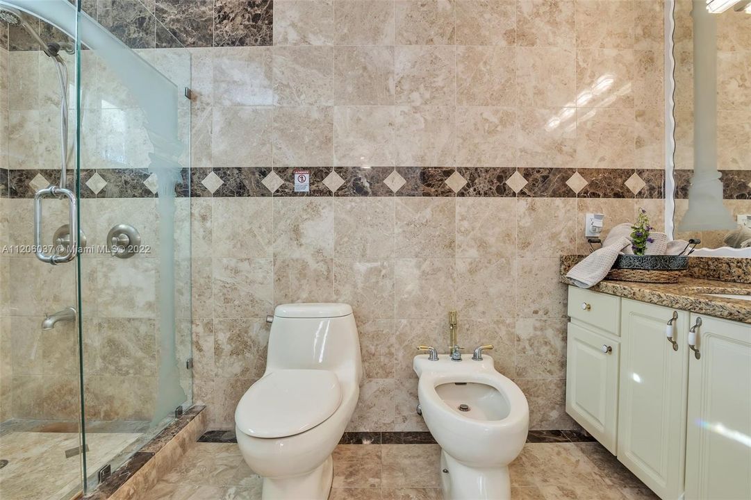 最近售出: $1,695,000 (5 贝兹, 4 浴室, 0 平方英尺)