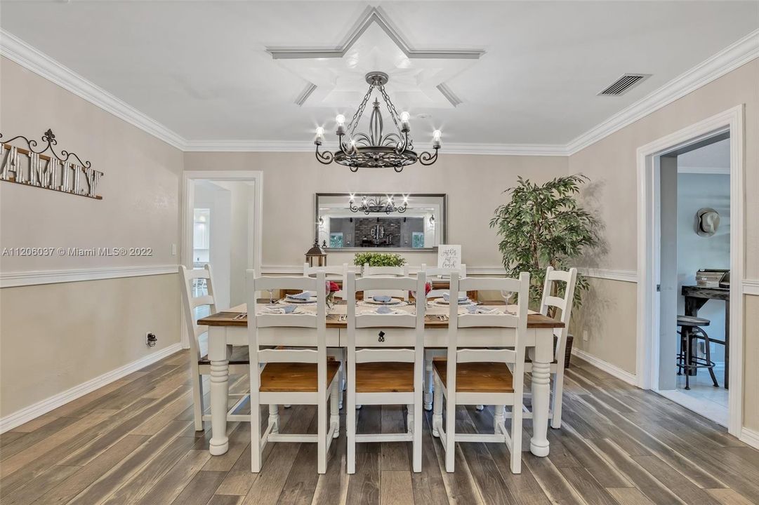 最近售出: $1,695,000 (5 贝兹, 4 浴室, 0 平方英尺)