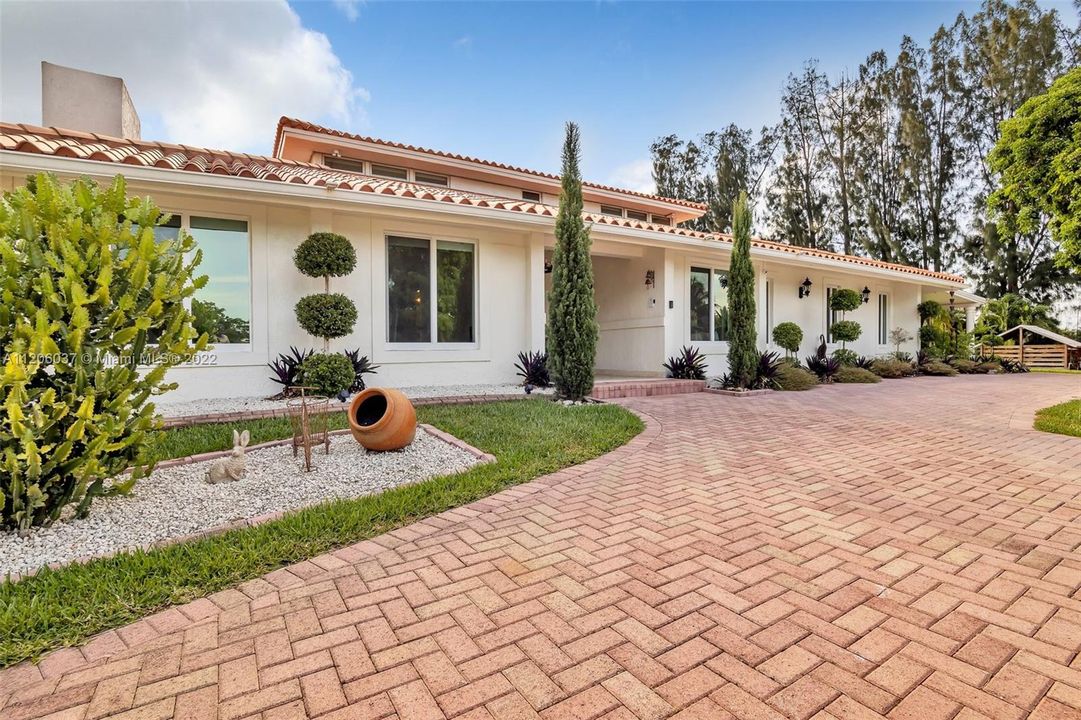 最近售出: $1,695,000 (5 贝兹, 4 浴室, 0 平方英尺)