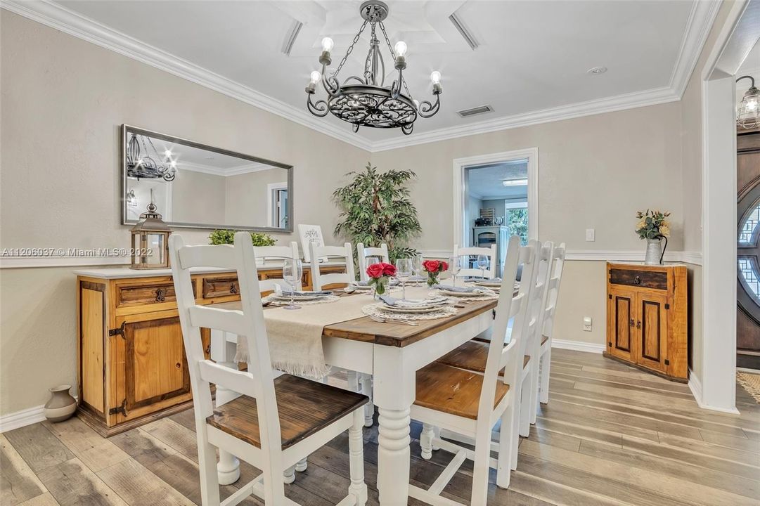 最近售出: $1,695,000 (5 贝兹, 4 浴室, 0 平方英尺)