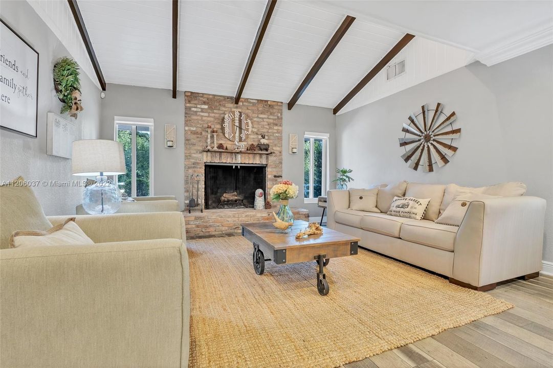 最近售出: $1,695,000 (5 贝兹, 4 浴室, 0 平方英尺)