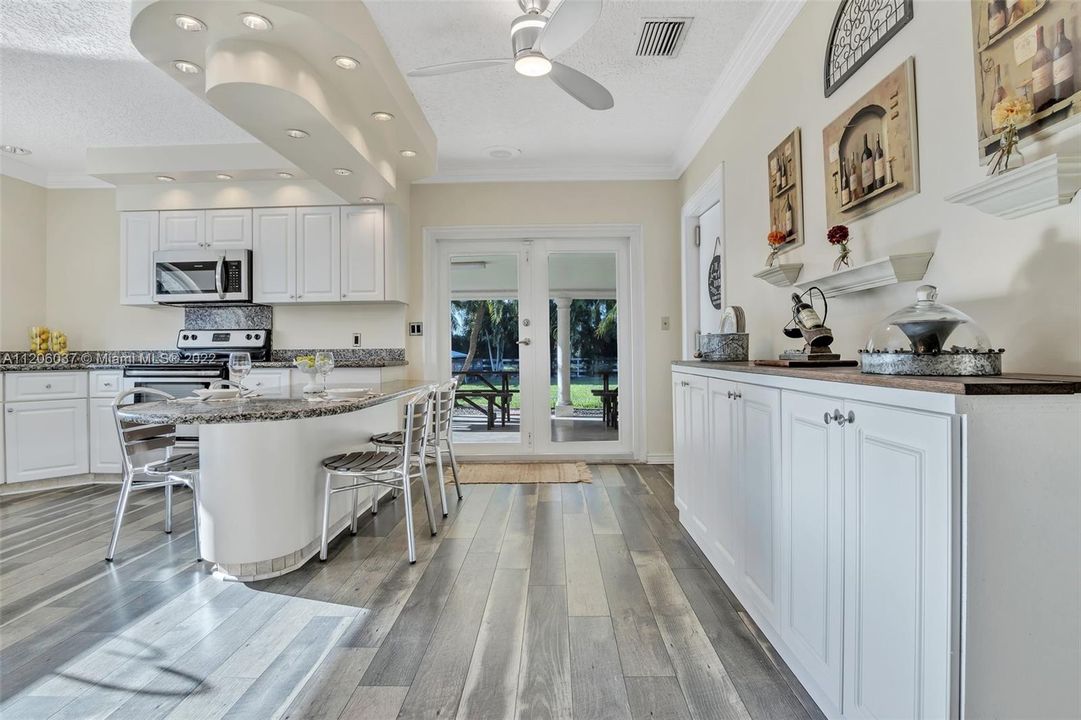 最近售出: $1,695,000 (5 贝兹, 4 浴室, 0 平方英尺)