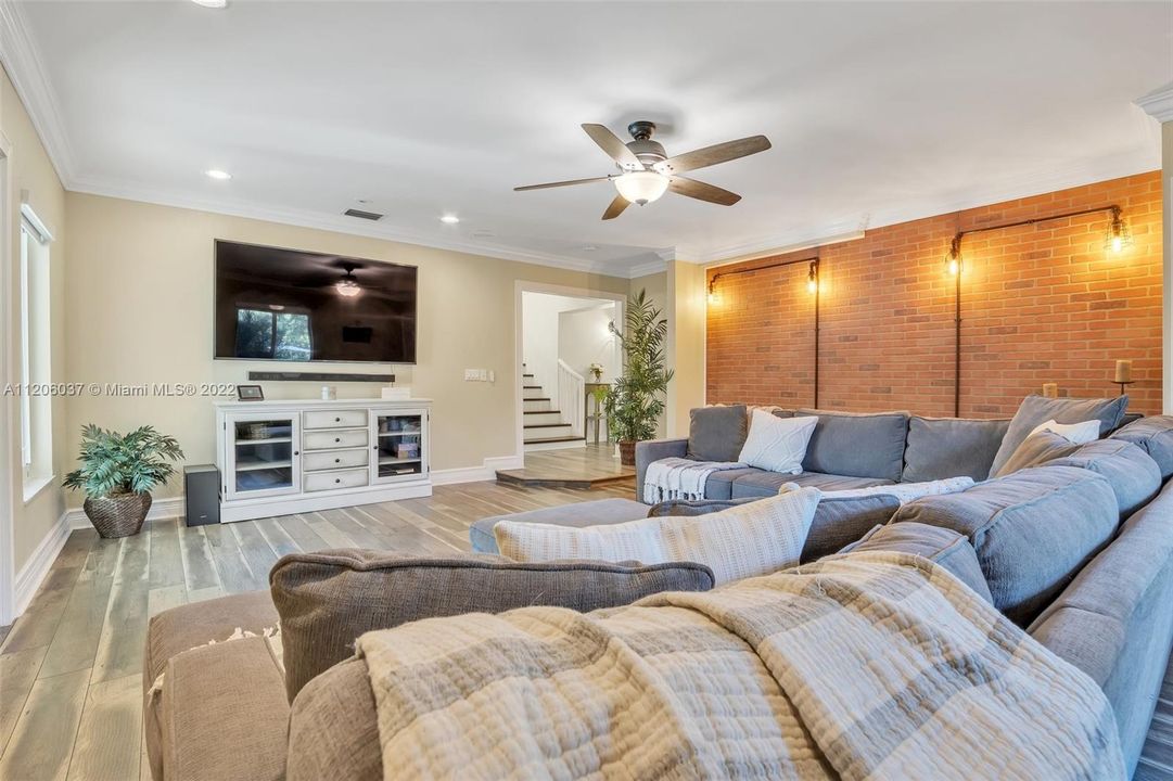 最近售出: $1,695,000 (5 贝兹, 4 浴室, 0 平方英尺)