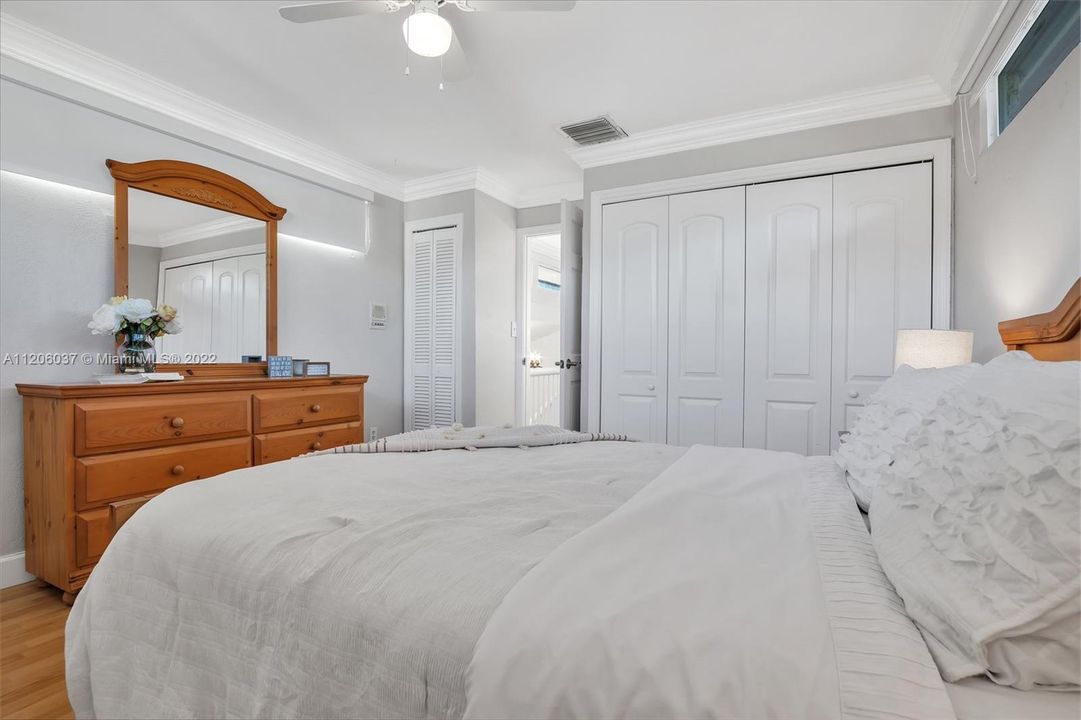 最近售出: $1,695,000 (5 贝兹, 4 浴室, 0 平方英尺)