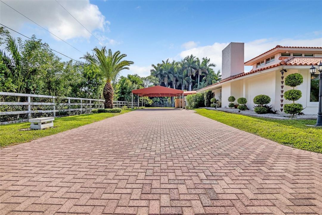 最近售出: $1,695,000 (5 贝兹, 4 浴室, 0 平方英尺)