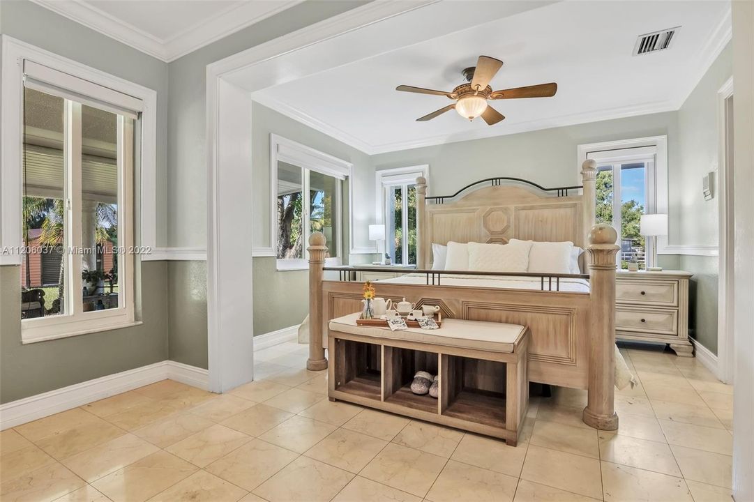 最近售出: $1,695,000 (5 贝兹, 4 浴室, 0 平方英尺)