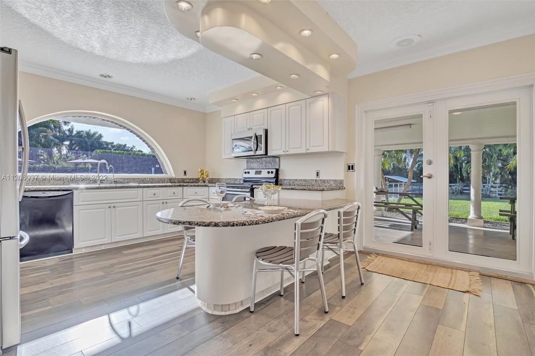 最近售出: $1,695,000 (5 贝兹, 4 浴室, 0 平方英尺)