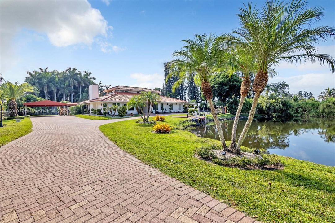 最近售出: $1,695,000 (5 贝兹, 4 浴室, 0 平方英尺)