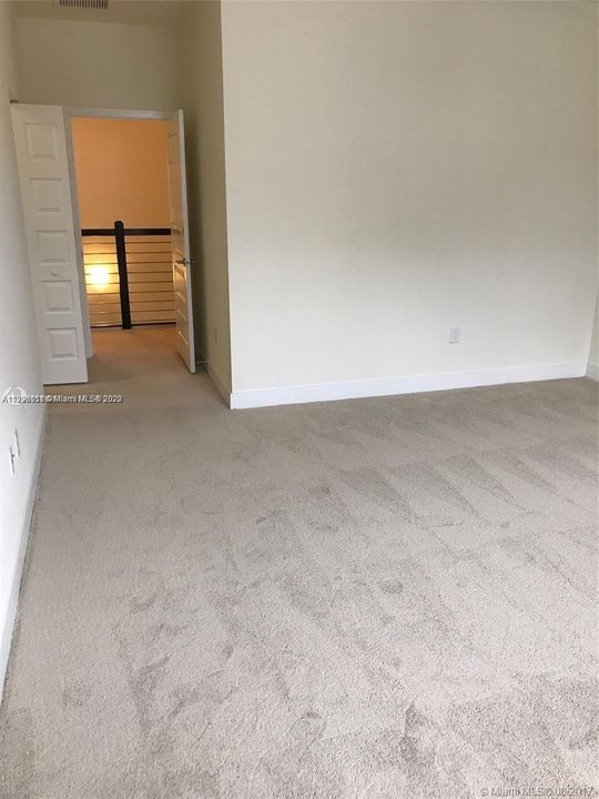 Recently Rented: $4,000 (3 beds, 2 baths, 1910 Square Feet)