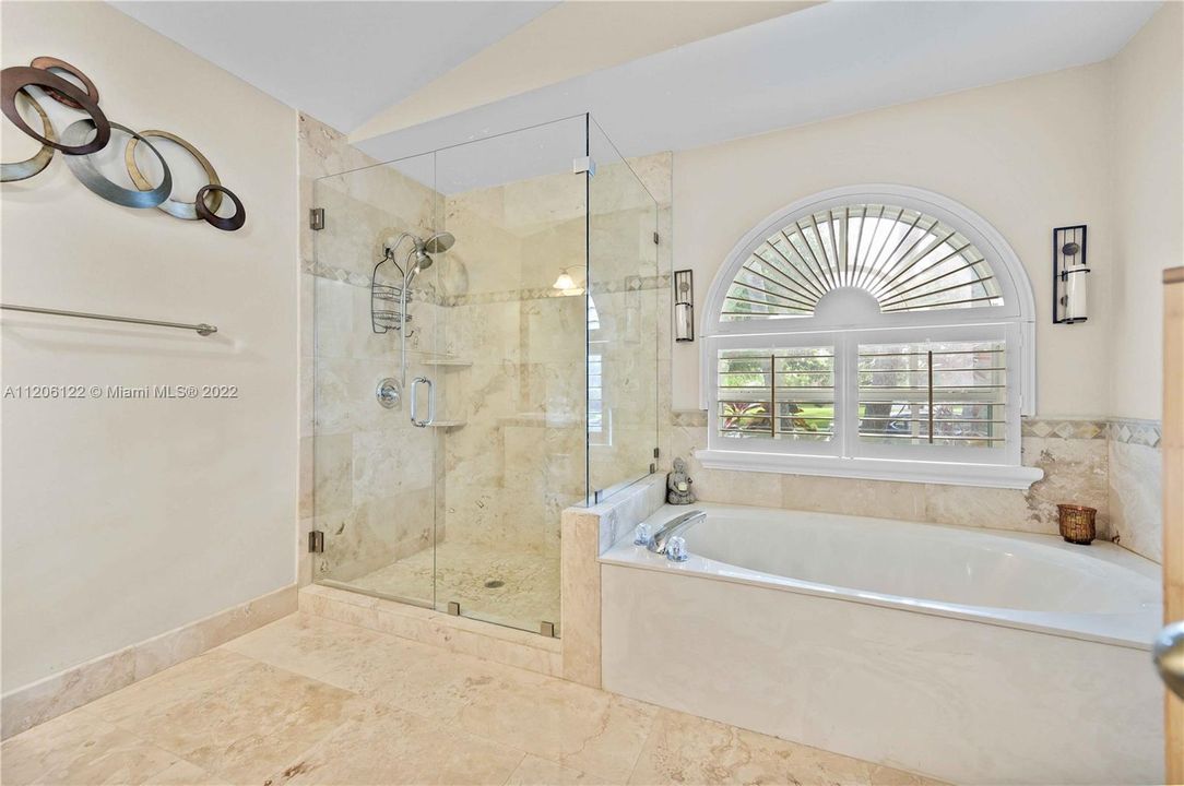 最近售出: $875,000 (4 贝兹, 2 浴室, 2442 平方英尺)