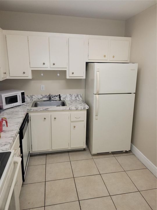 Recently Rented: $1,700 (1 beds, 1 baths, 810 Square Feet)