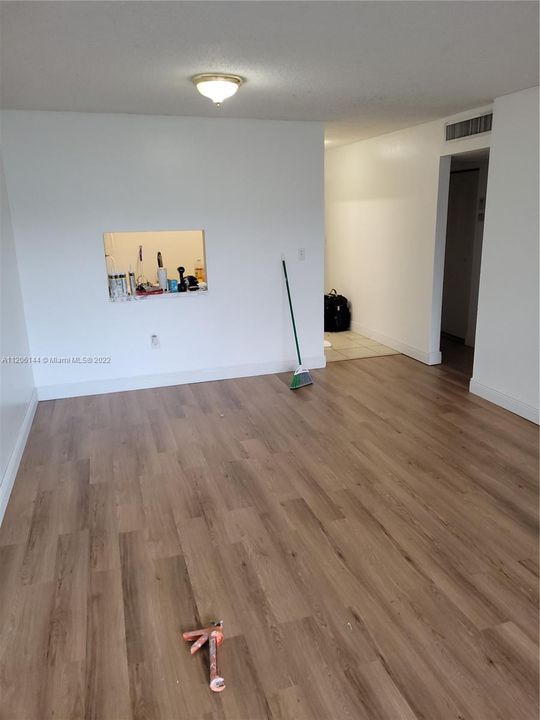 Recently Rented: $1,700 (1 beds, 1 baths, 810 Square Feet)