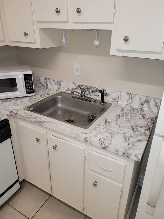 Recently Rented: $1,700 (1 beds, 1 baths, 810 Square Feet)