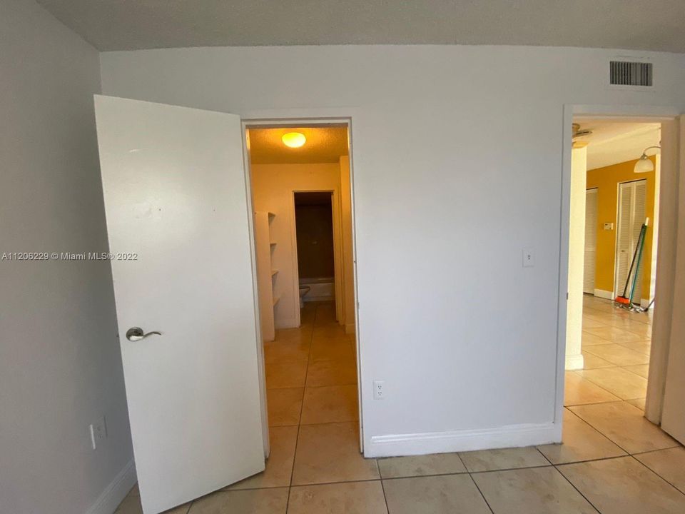 Recently Sold: $210,000 (1 beds, 1 baths, 673 Square Feet)