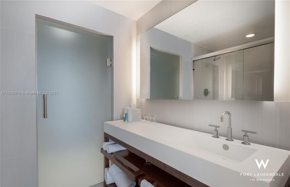 Recently Sold: $1,095,000 (2 beds, 2 baths, 1214 Square Feet)