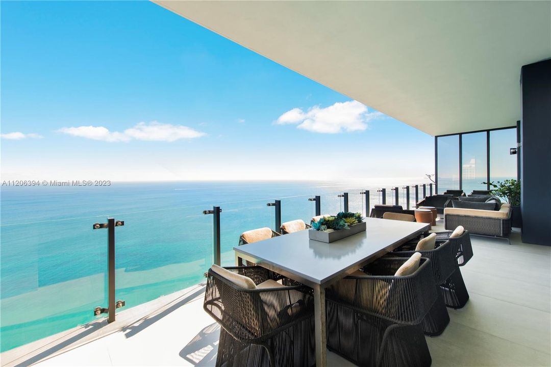 Recently Sold: $13,900,000 (5 beds, 5 baths, 5431 Square Feet)