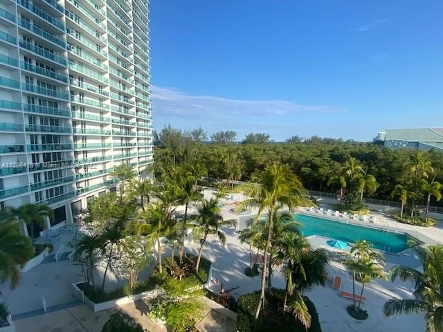 Recently Sold: $475,000 (2 beds, 2 baths, 1357 Square Feet)
