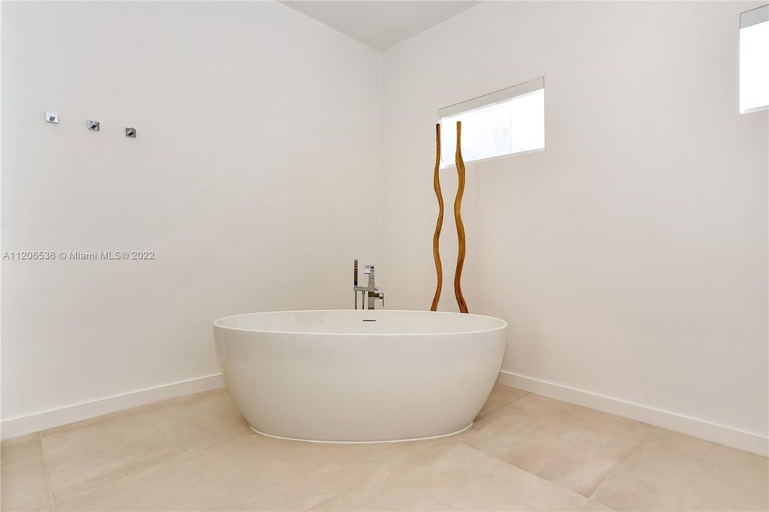 最近租的: $35,500 (4 贝兹, 4 浴室, 4993 平方英尺)