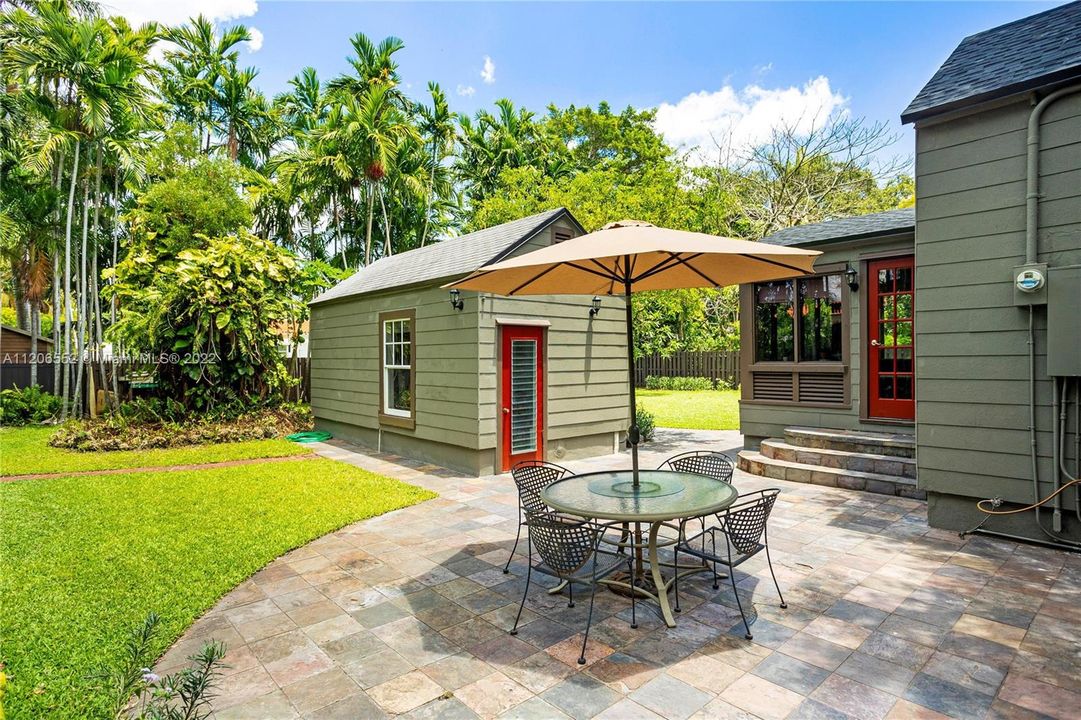 Recently Sold: $899,000 (3 beds, 3 baths, 1514 Square Feet)