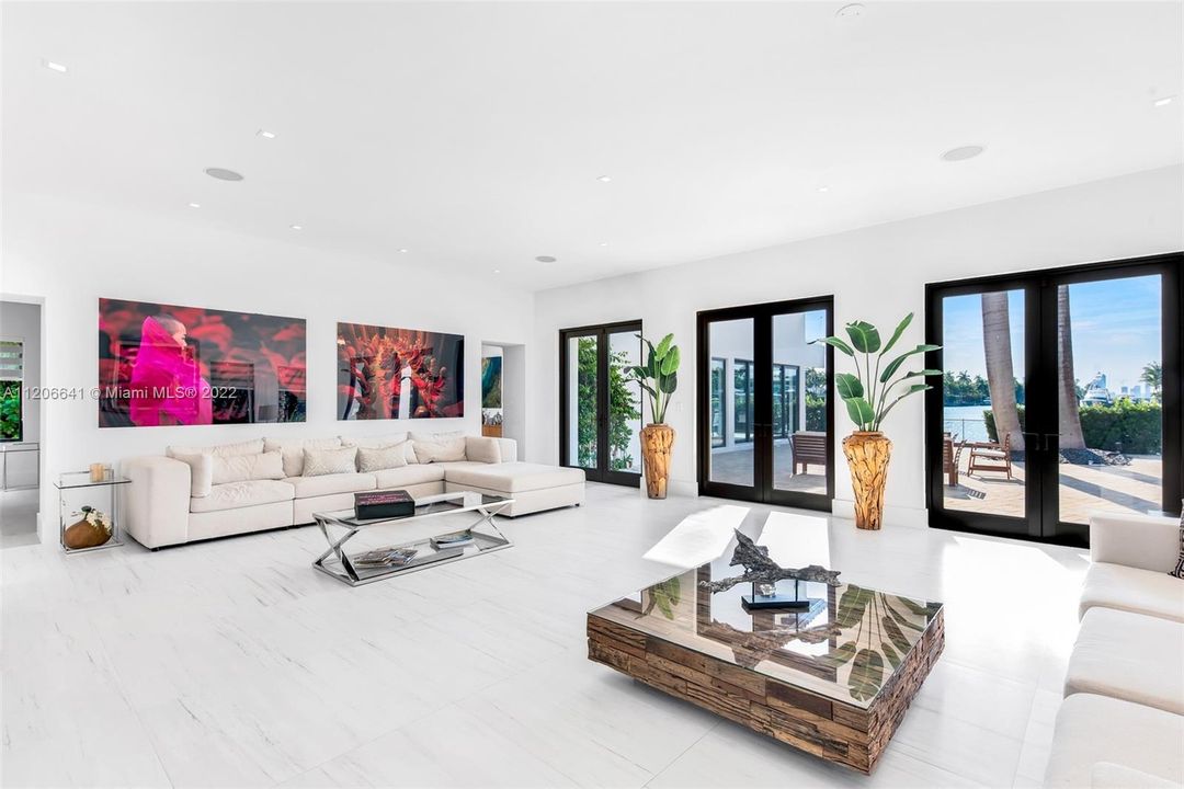 Recently Sold: $25,000,000 (11 beds, 12 baths, 10114 Square Feet)