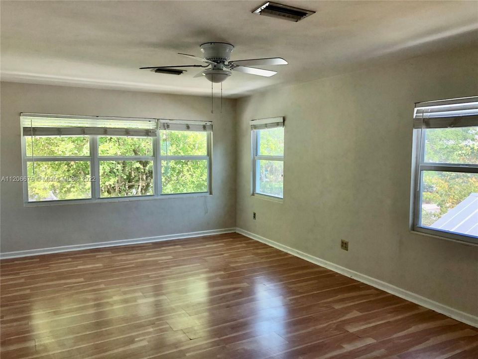 Recently Rented: $1,700 (1 beds, 1 baths, 650 Square Feet)