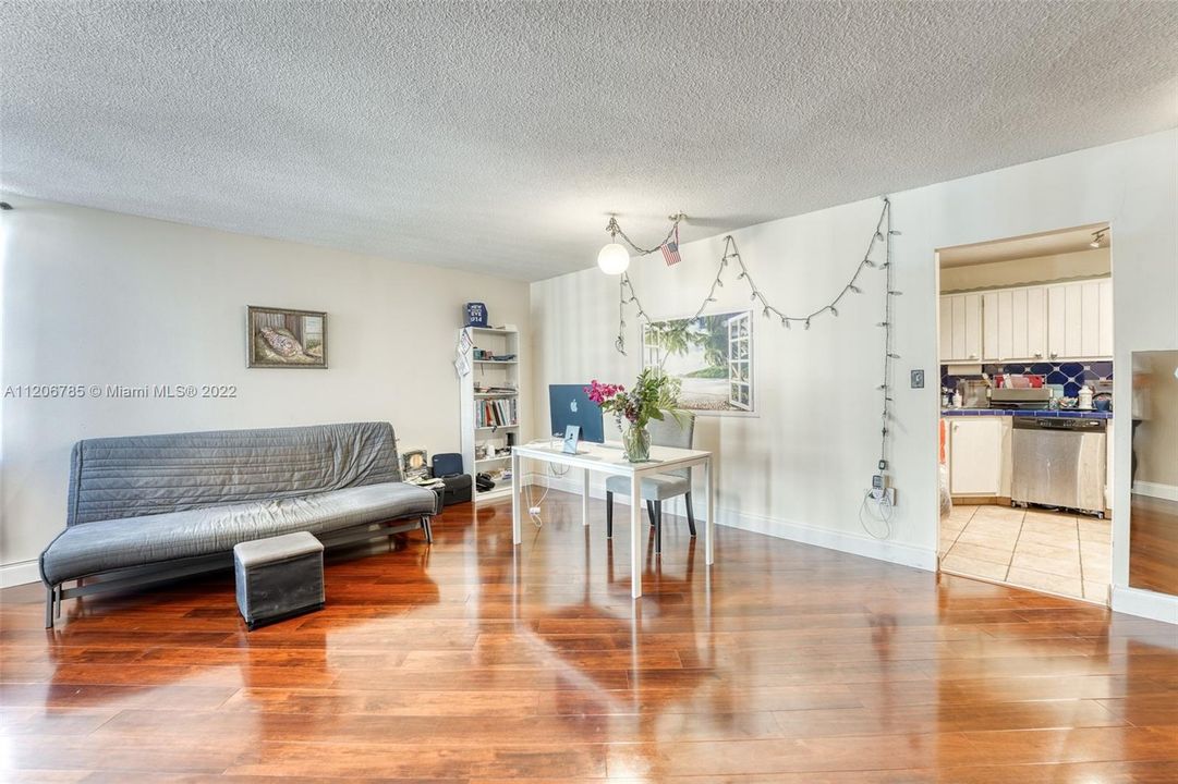 Recently Sold: $199,000 (1 beds, 1 baths, 775 Square Feet)