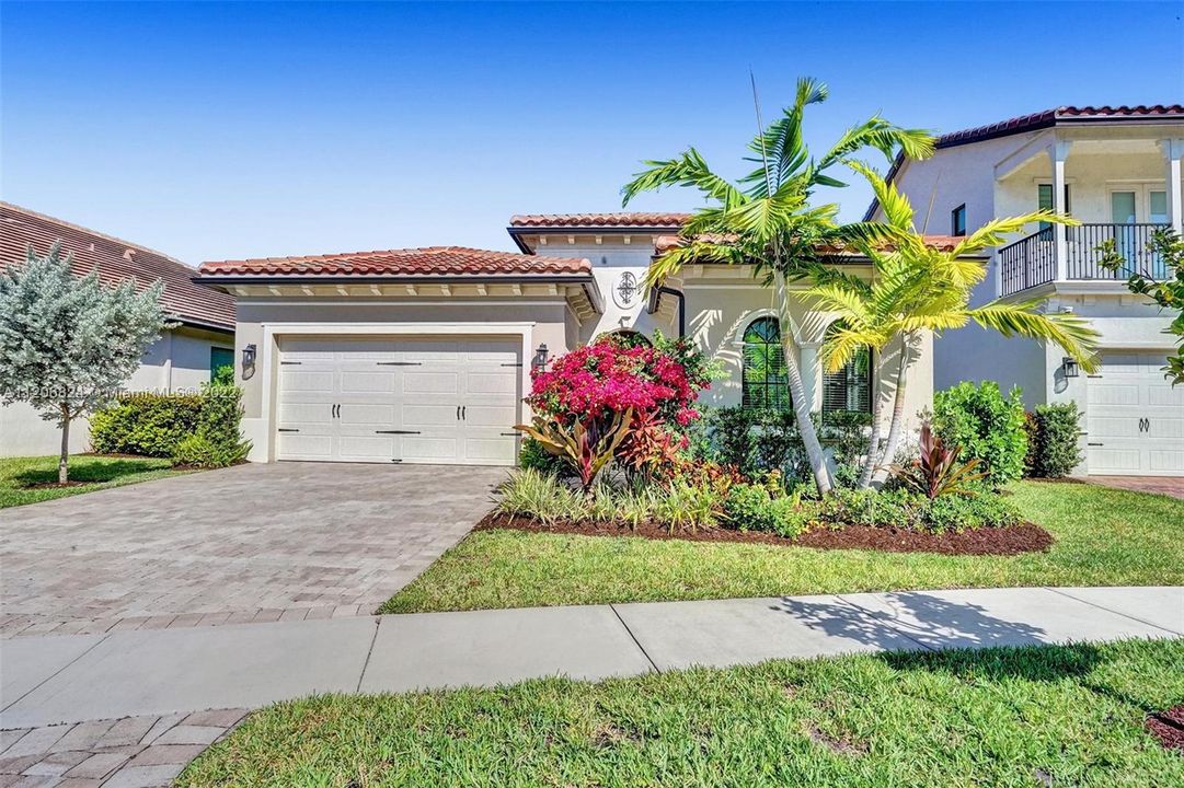 Recently Sold: $899,900 (3 beds, 2 baths, 2421 Square Feet)