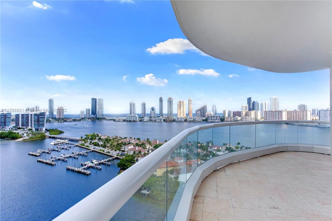Recently Sold: $3,500,000 (4 beds, 5 baths, 4109 Square Feet)