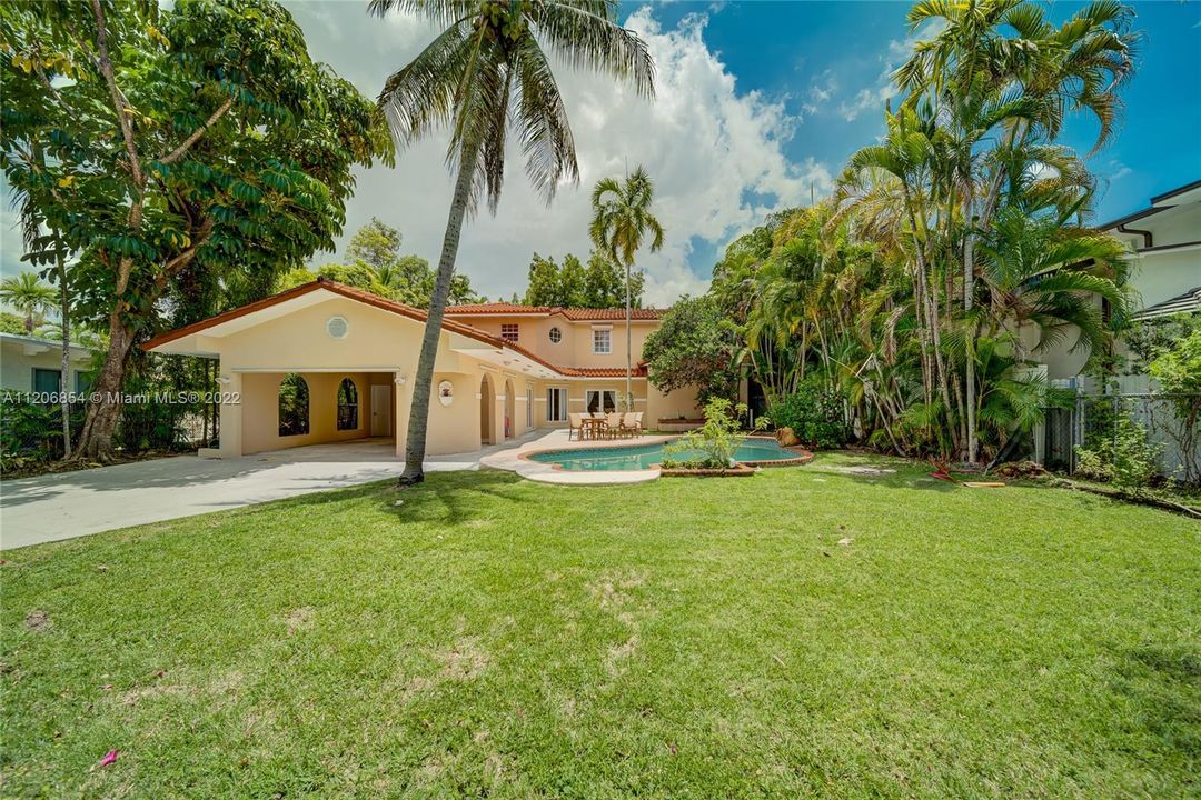 Recently Sold: $1,900,000 (5 beds, 3 baths, 3534 Square Feet)