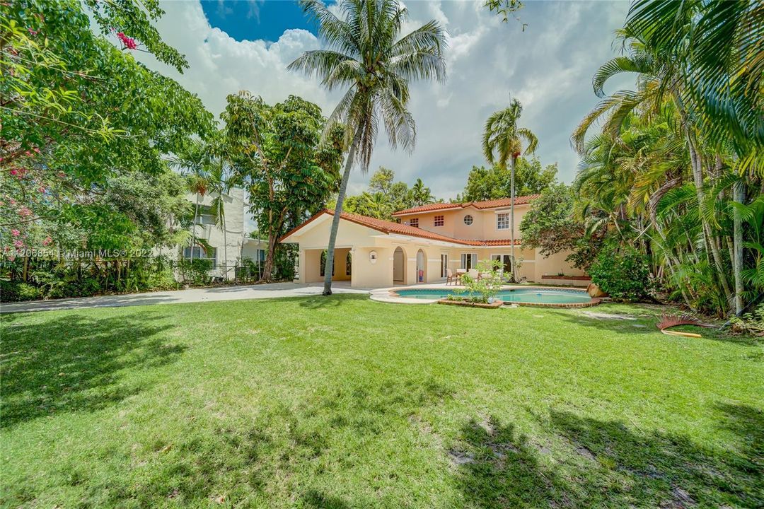 Recently Sold: $1,900,000 (5 beds, 3 baths, 3534 Square Feet)