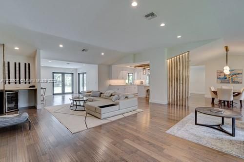 Recently Sold: $1,055,000 (4 beds, 2 baths, 2843 Square Feet)