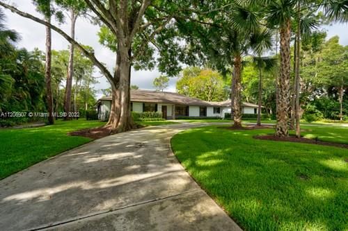 Recently Sold: $1,055,000 (4 beds, 2 baths, 2843 Square Feet)