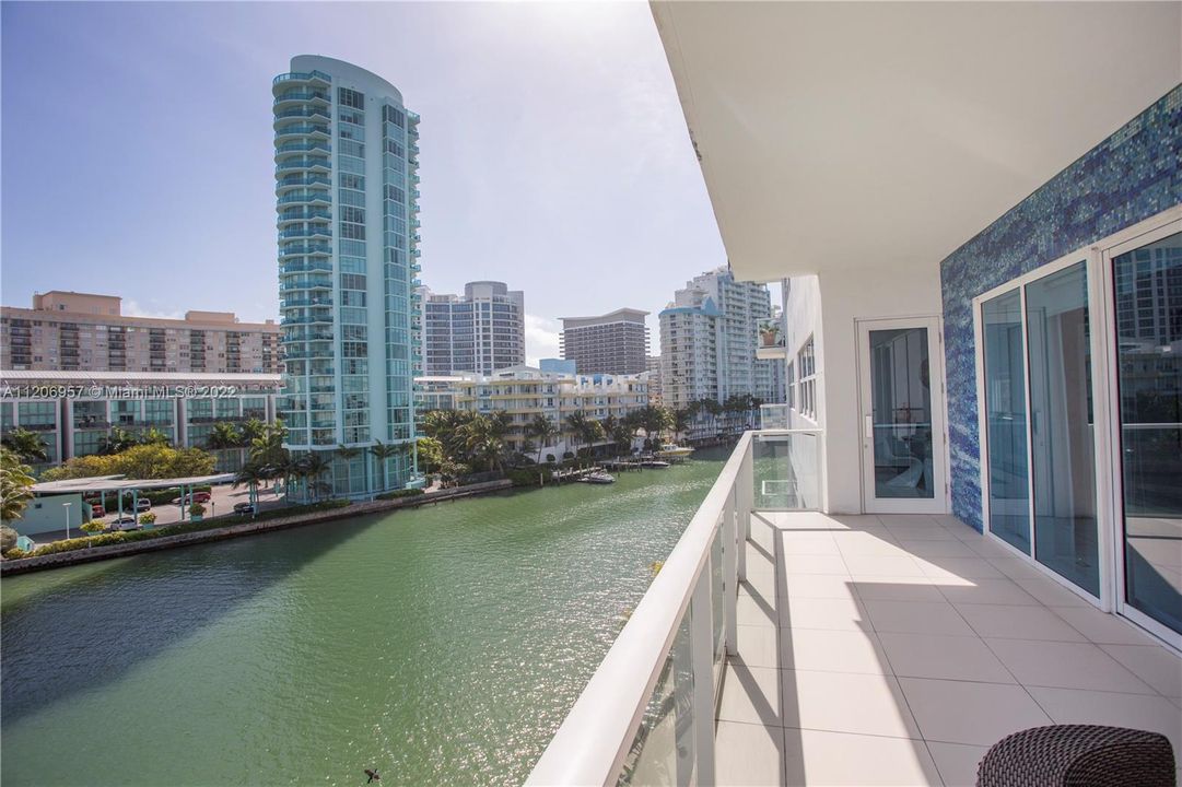 Recently Sold: $1,390,000 (2 beds, 2 baths, 1755 Square Feet)
