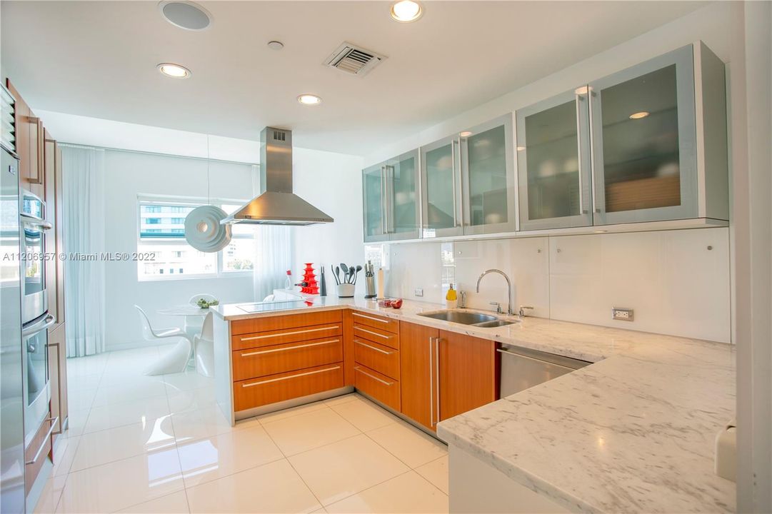 Recently Sold: $1,390,000 (2 beds, 2 baths, 1755 Square Feet)