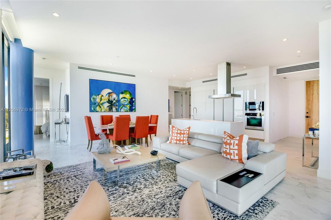 Recently Sold: $2,499,000 (3 beds, 3 baths, 2225 Square Feet)