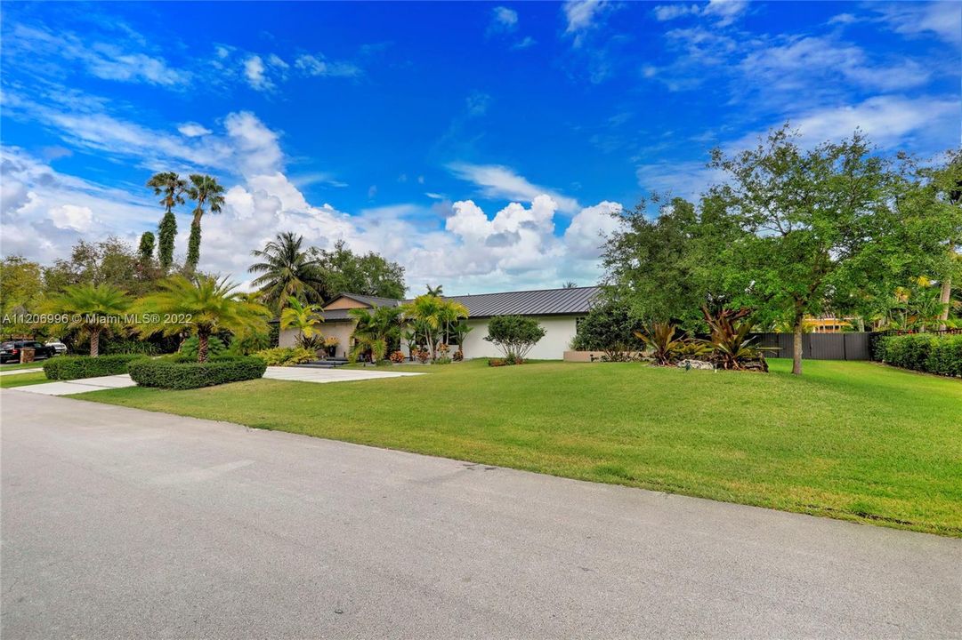 Recently Sold: $2,000,000 (4 beds, 4 baths, 3521 Square Feet)