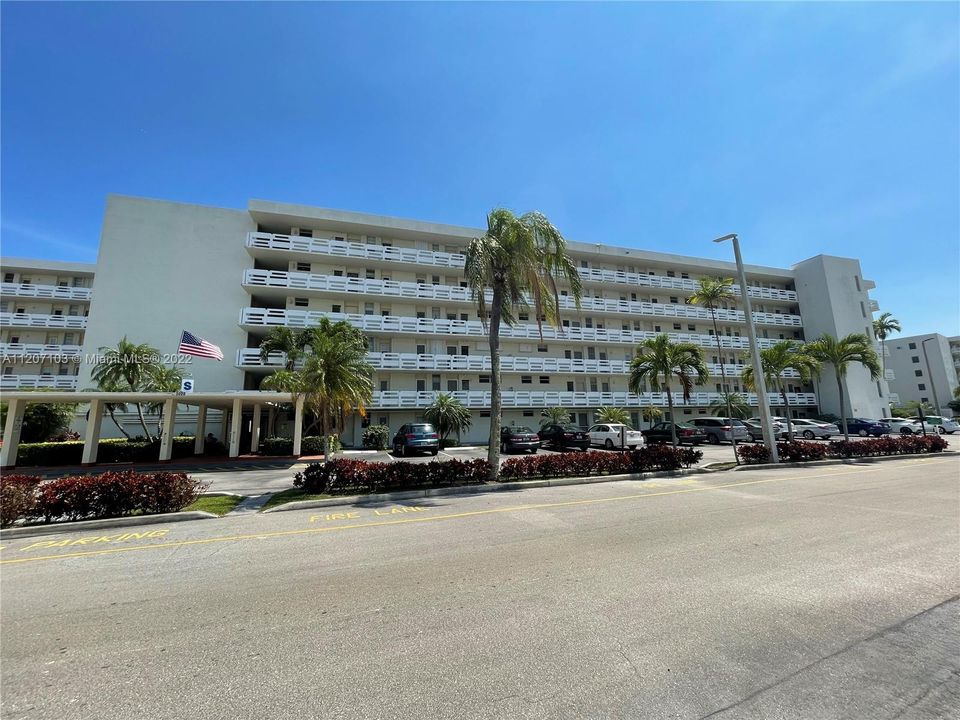 Recently Sold: $310,000 (2 beds, 2 baths, 1027 Square Feet)