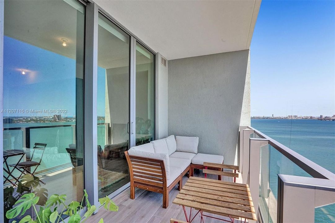 Recently Sold: $640,000 (1 beds, 2 baths, 790 Square Feet)