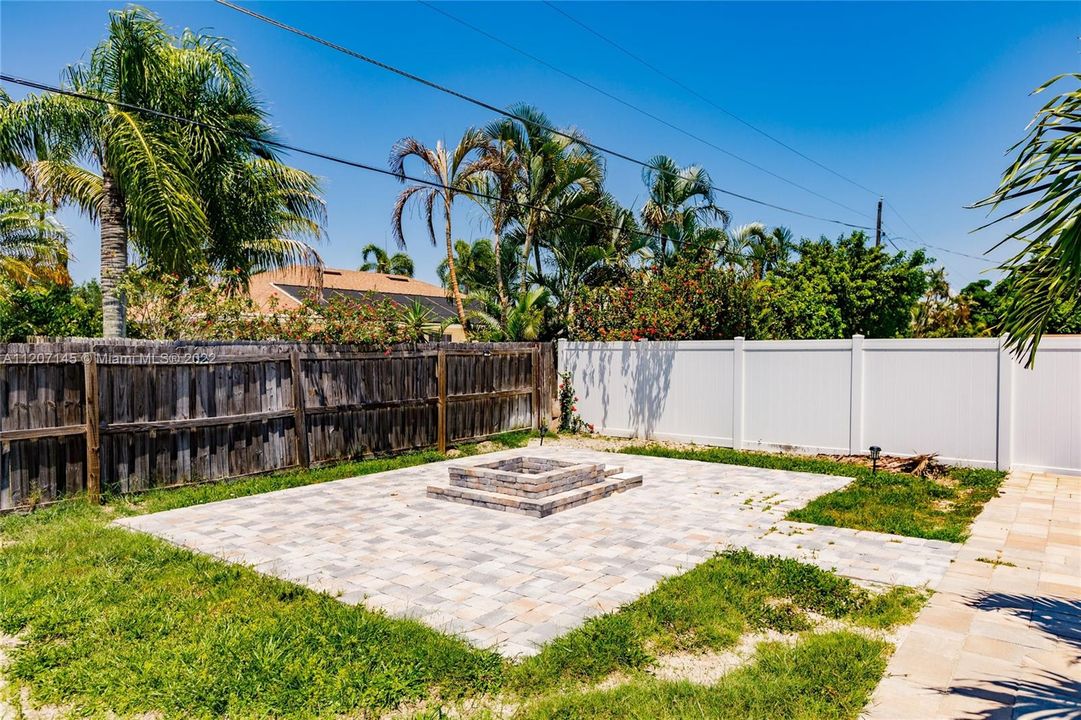 Recently Sold: $789,000 (3 beds, 2 baths, 1870 Square Feet)