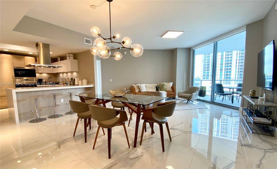 Recently Sold: $950,000 (2 beds, 2 baths, 1459 Square Feet)