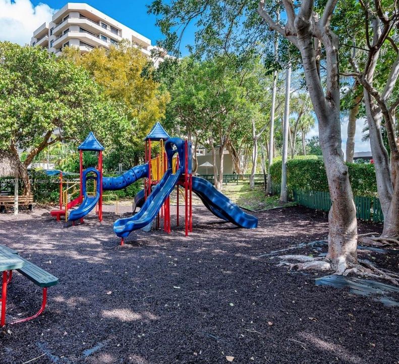 Recently Sold: $1,600,000 (2 beds, 2 baths, 1546 Square Feet)