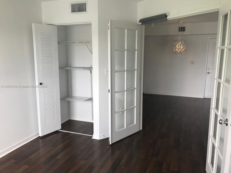 Recently Sold: $330,000 (2 beds, 1 baths, 818 Square Feet)