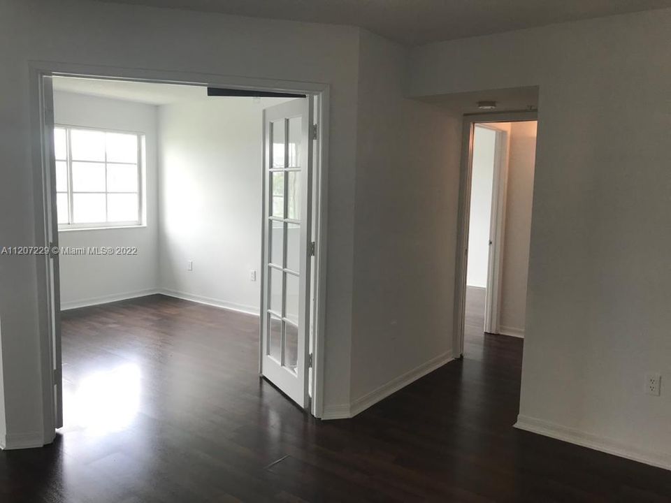 Recently Sold: $330,000 (2 beds, 1 baths, 818 Square Feet)