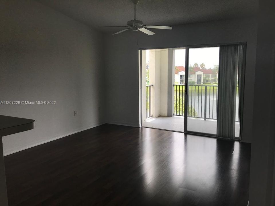 Recently Sold: $330,000 (2 beds, 1 baths, 818 Square Feet)