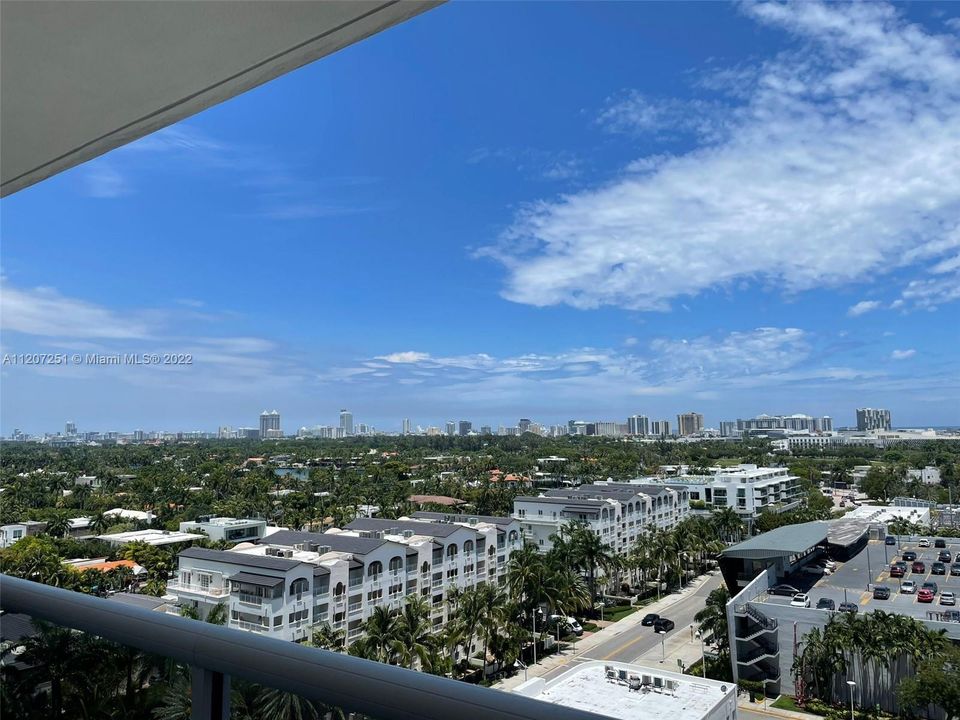 Recently Sold: $895,000 (2 beds, 2 baths, 1270 Square Feet)