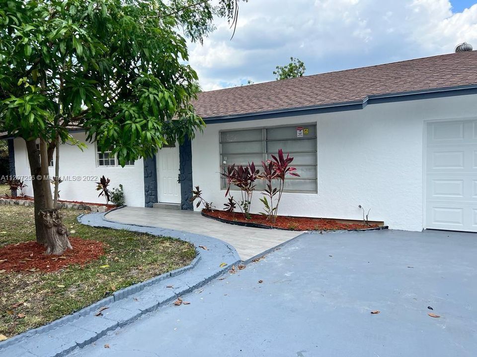 Recently Sold: $449,000 (3 beds, 3 baths, 1730 Square Feet)