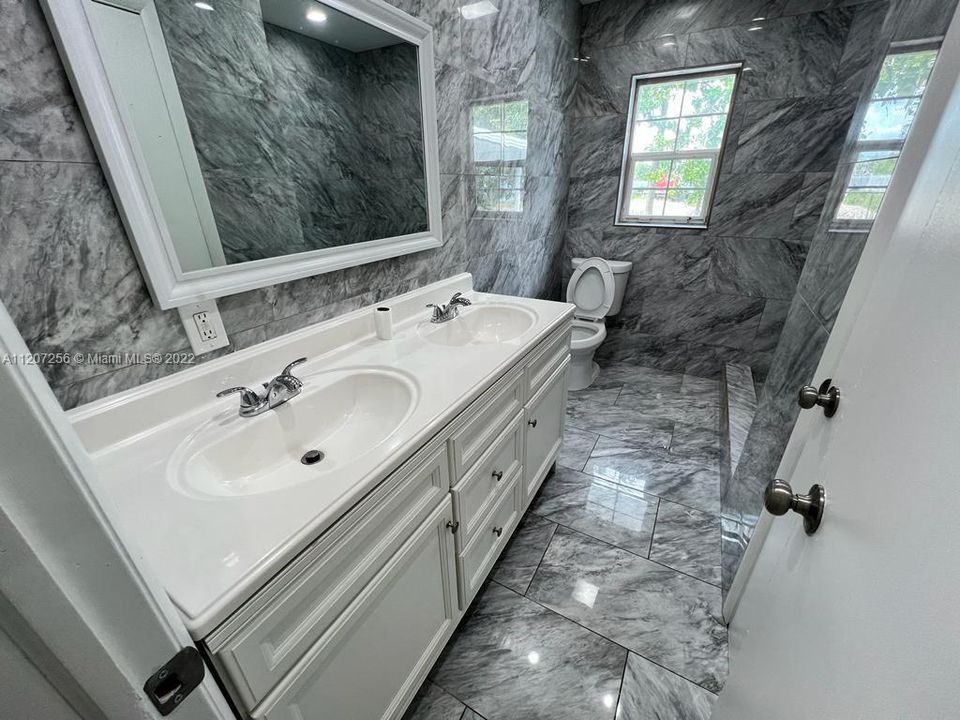 Recently Sold: $449,000 (3 beds, 3 baths, 1730 Square Feet)